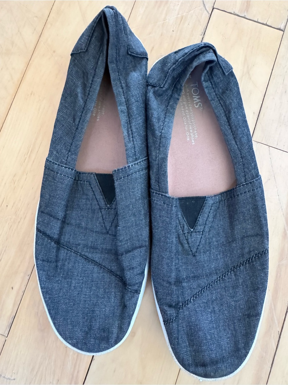 TOMS slip-on in dark denim blue